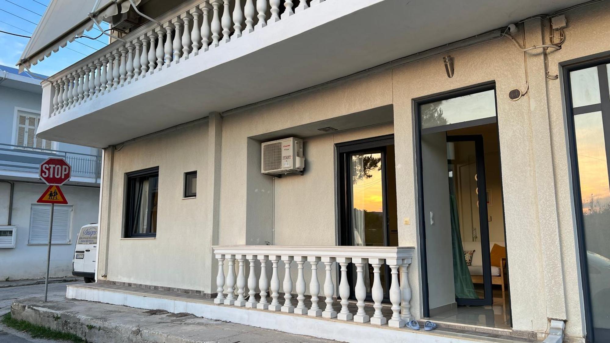 100 Meters From The Sea Apartment ซิโลกาสโตร ภายนอก รูปภาพ